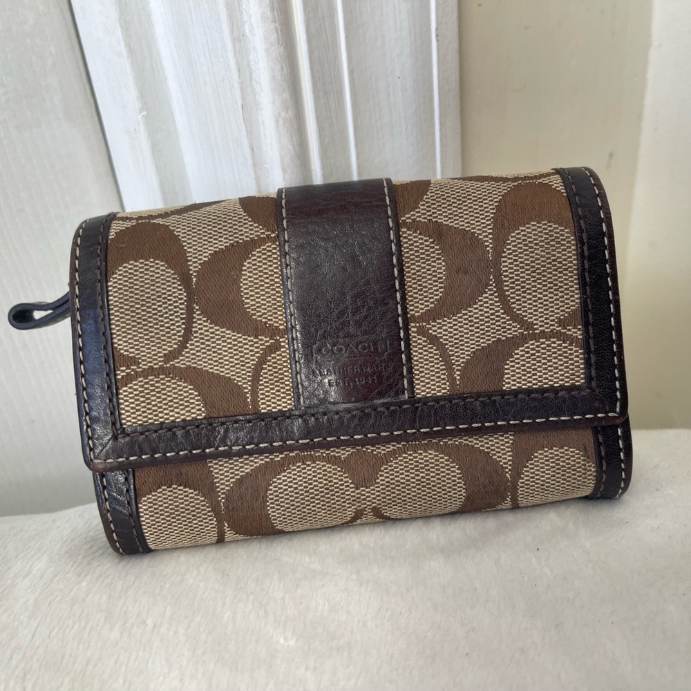 Coach Signature Small Wallet GUC - Picture 7 of 9